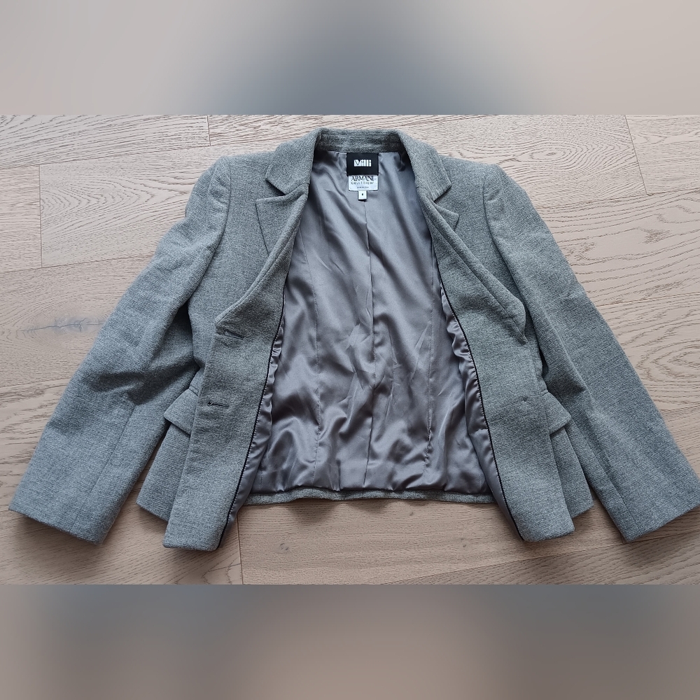 ARMANI COLLEZIONI Gray Ruffled Wool Suit Size 40 or 8 - Picture 3 of 9